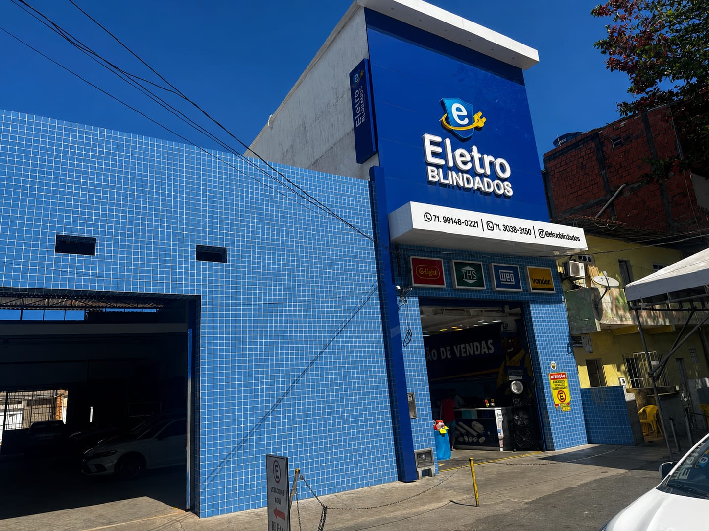Fachada da loja Eletroblindados na Calçada, Salvador
